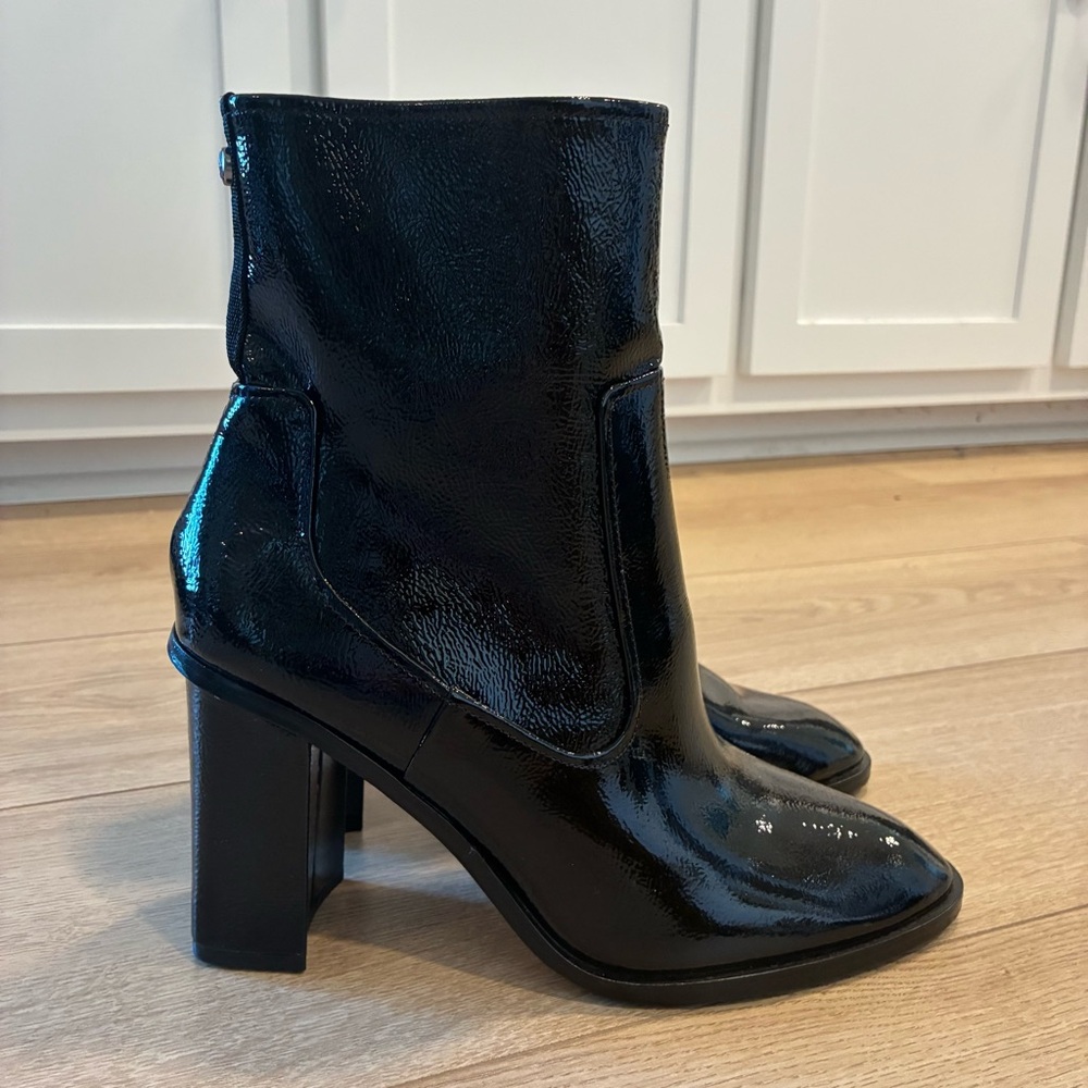 Donald Pliner Women’s Maymi Crinkle Patent Leather Heeled Booties Size 9.5